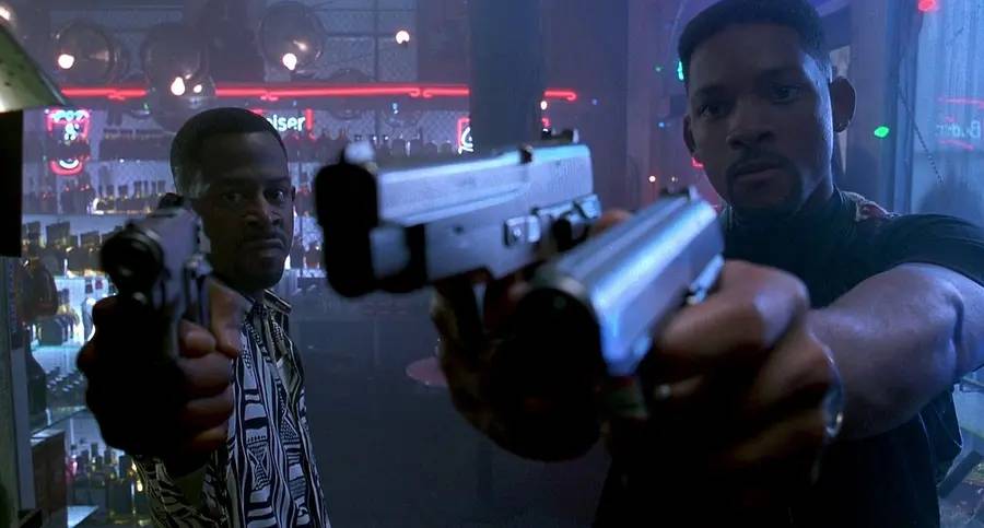 Will Smith i Martin Lawrence z pistoletami w filmie Bad Boys