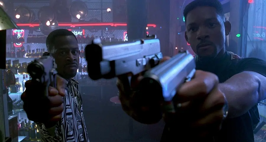 Will Smith i Martin Lawrence z pistoletami w filmie Bad Boys